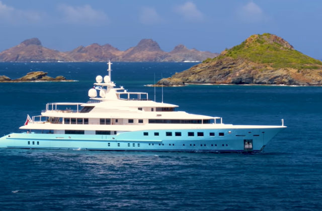 Superjachta ruského miliardára ide do dražby, zrejme sa však predá pod cenu