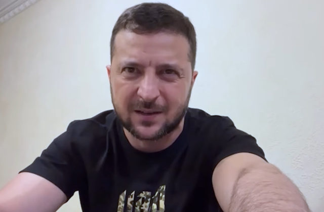 Rusko môže pri príležitosti Dňa nezávislosti urobiť niečo „škaredé“ a „zlé“, varoval Zelenskyj (video)