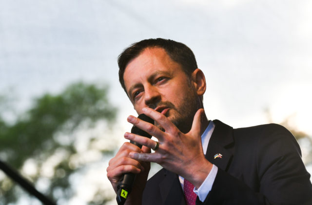 Je racionálnym a zároveň absurdným riešením, zhodnotil politológ Hegerov návrh vyriešenia krízy