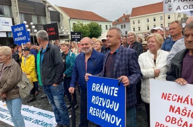 Starostovia s primátormi protestovali a žiadali viac peňazí pre samosprávy. Náklady rástli rýchlejšie ako príjmy, odkázali