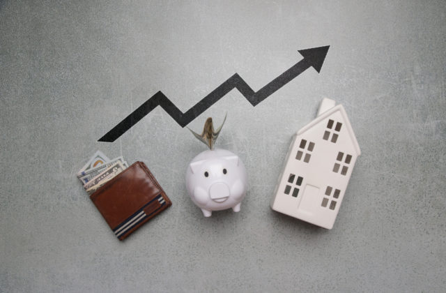 Čaká nás energetická kríza, ale aj nárast celkovej priemernej mzdy, zvýšený tlak na ubytovanie a nedostatok pracovníkov, upozorňujú odborníci