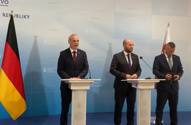 Tanky T-72 sa na Ukrajinu posielať nebudú. Naď však dohodol, že darujeme a získame niečo iné (video)