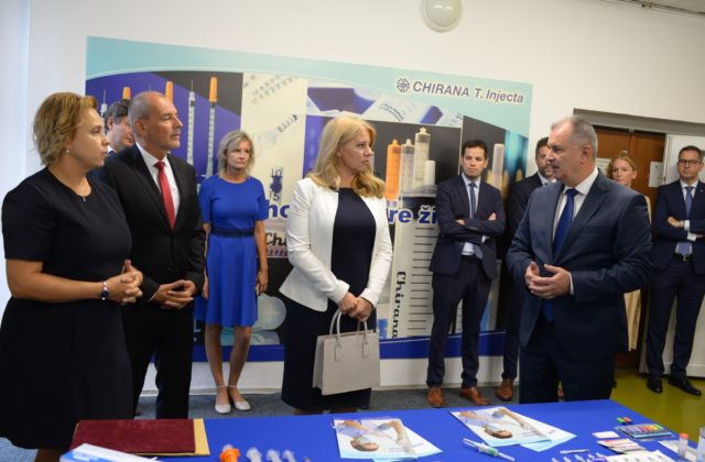 Prezidentka Zuzana Čaputová poďakovala Chirana T.Injecta za dar pre Svätého otca