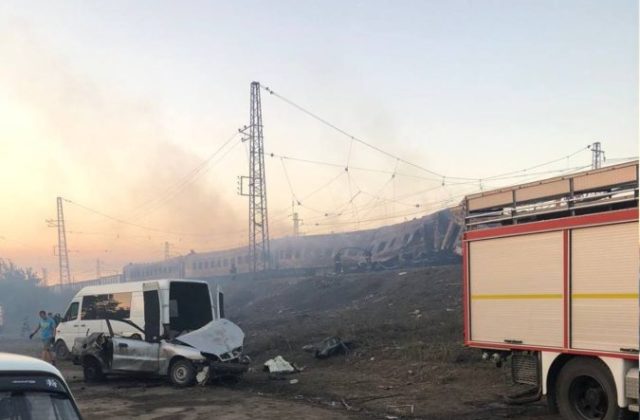 Pri ruskom útoku na železničnú stanicu v Deň nezávislosti zahynuli desiatky civilistov, medzi nimi boli aj deti (foto+video)