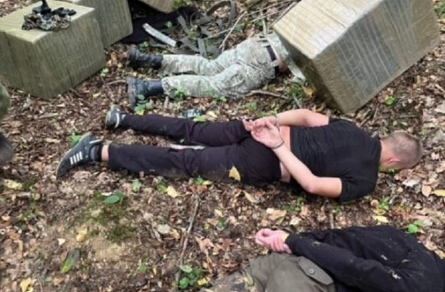 Ukrajinci pašovali na Slovensko 500 kartónov cigariet za viac ako 16-tisíc eur, chytili ich policajti