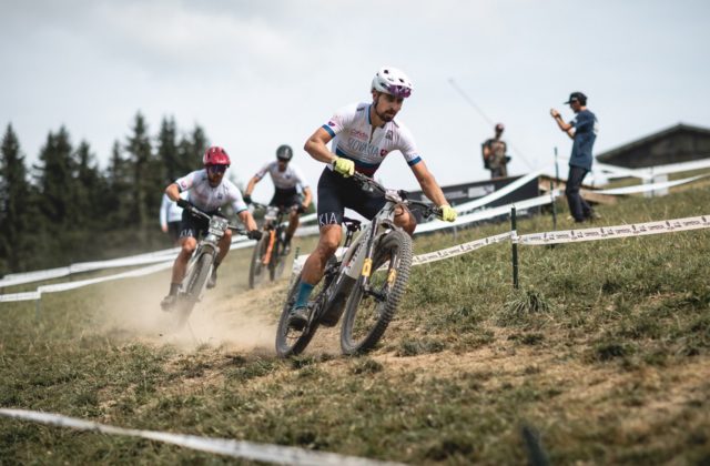 Peter Sagan skončil v súťaži ebikov šestnásty, dvaja slovenskí cyklisti vypadli dve kolá pred cieľom