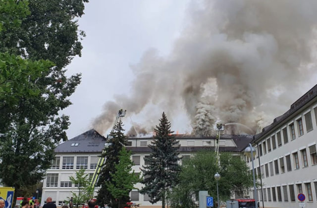 V Ústrednej vojenskej nemocnici v Prahe vypukol požiar, evakuovali pacientov aj personál