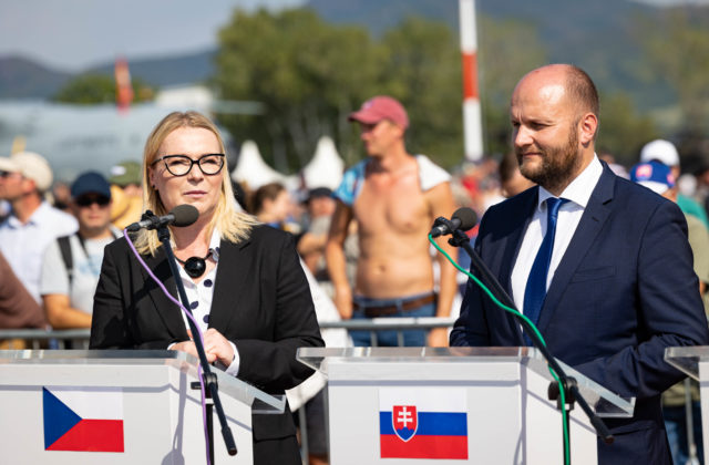 Naď a česká ministerka Černochová podpísali dohodu o spoločnom nákupe ťažkej vojenskej techniky