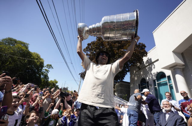 Kadri priniesol Stanleyho pohár do londýnskej mešity, jeho cieľom bolo inšpirovať mládež
