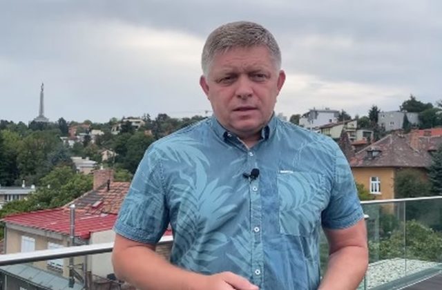 Naši veľkomožní páni sa boja vypískania a možno aj nejakého zaucha čapicou, hovorí Fico (video)