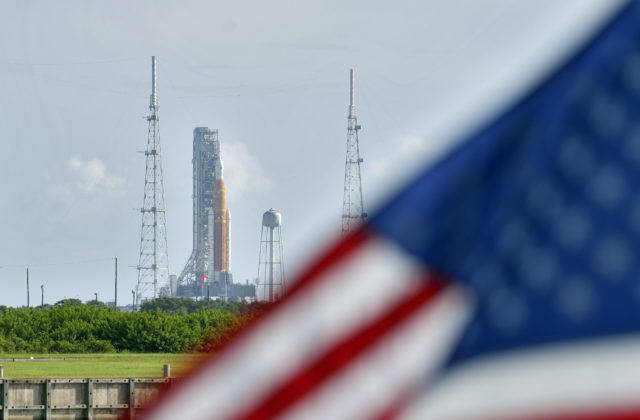 NASA stanovila nový dátum, kedy sa znova pokúsi vyslať raketu k Mesiacu (video)