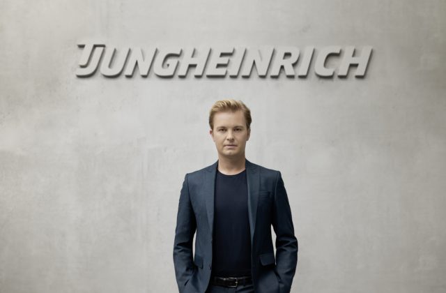 „Sme priekopníkom v intralogistike“– spoločnosť Jungheinrich spúšťa globálnu kampaň na témy inovácií s ambasádorom značky Nicom Rosbergom