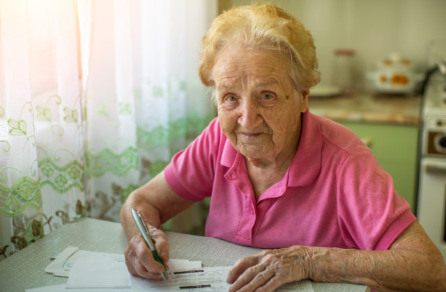 Dôchodcovia vyzbierali viac ako 180-tisíc podpisov, odmietajú ďalej živoriť a do parlamentu idú s jasnými požiadavkami