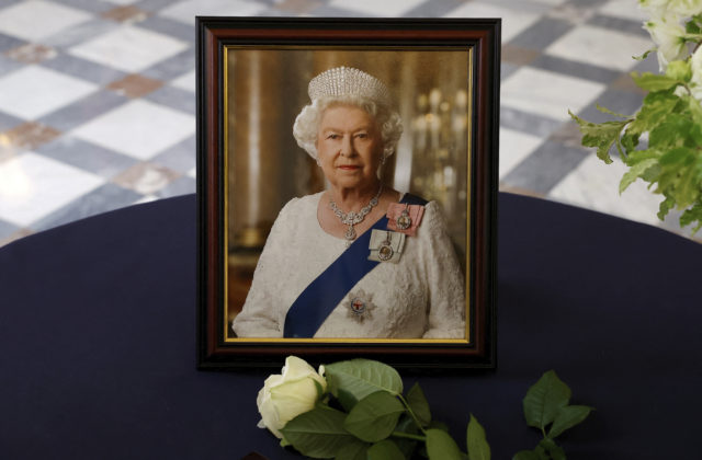 Na pohrebe britskej panovníčky Alžbety II. sa zúčastnia stovky zahraničných lídrov, Putin či Lukašenko pozvanie nedostali