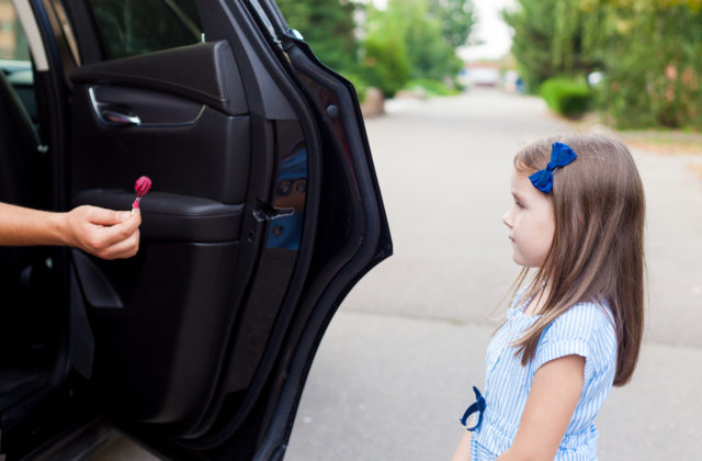 Rodičia, majte sa na pozore. V okolí Komárna pravdepodobne došlo k pokusu o únos mladých dievčat