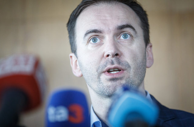 Šipoš poprel dohodu s tarabovcami, podľa Šutaja Eštoka si Taraba pri odvolávaní Matoviča obliekol koaličný dres