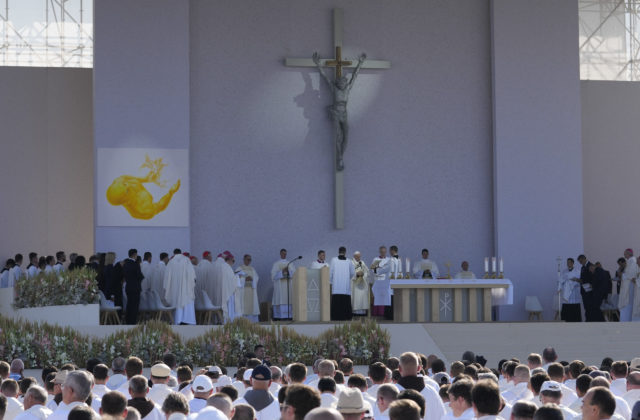 Národná púť v Šaštíne vrcholí na sviatok Sedembolestnej Panny Márie, pútnici si pripomínajú aj vlaňajšiu návštevu pápeža