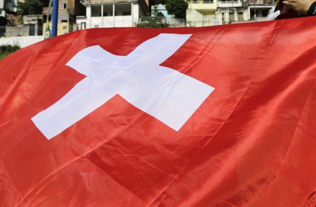 Švajčiarsko pre vojnu na Ukrajine pozastavuje výmenu daňových informácií s Ruskom