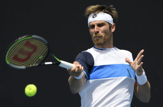 Gombos podľahol Rumunom v úvodnom zápase Davisovho pohára, Molčan dvakrát brejkol Copila a vyhral