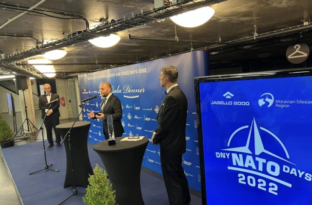 Počas Dní NATO dostal minister Naď medzinárodné ocenenie Czech and Slovak Transatlantic Award