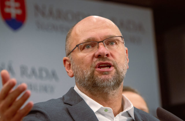 SaS ešte v piatok rokovala s bývalými partnermi. Smer a Hlas sú však koalícii prednejší, tvrdí Sulík (video)