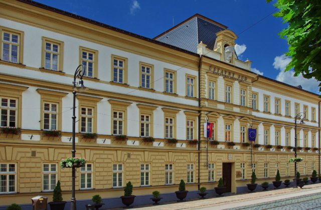 Ústavný súd začal vyhodnocovať jednu zo sporných otázok Ficovho referenda o predčasných voľbách