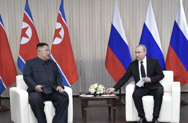 Severná Kórea poprela, že by posielala zbrane Rusku a vyzvala USA, aby držali jazyk za zubami