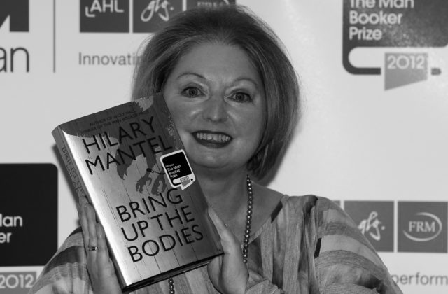 Zomrela Hilary Mantel, spisovateľka a dvojnásobná držiteľka prestížnej Booker Prize