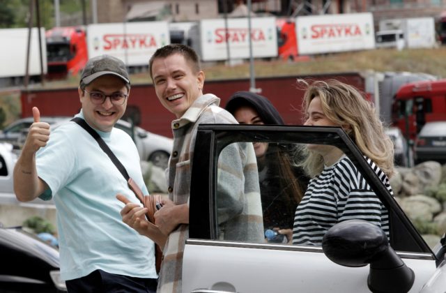 Rusi utekajú pred mobilizáciou aj do Gruzínska, na hraničnom priechode vytvorili desaťkilometrový rad áut