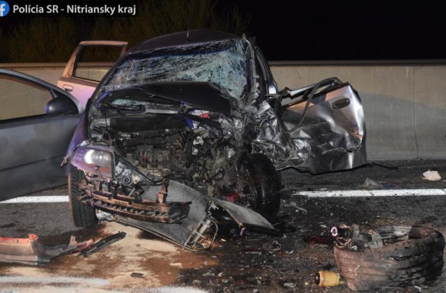 Tragický omyl na R1 pri Zlatých Moravciach stál vodiča život, v nemocnici skončili aj ľudia z druhého auta (foto)
