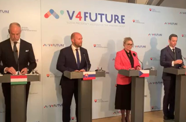 Ministri obrany V4 rokovali o súčasných bezpečnostných otázkach, témami boli vojna na Ukrajine či hybridné útoky (video)