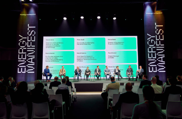 Je naša budúcnosť v batériách alebo vo vodíku? Takto to vidia odborníci na energetiku