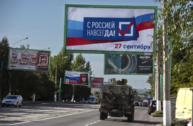 Ukrajinci sú odhodlaní získať anektované územia naspäť, Podoľak označil hrozbu jadrových zbraní za Pandorinu skrinku