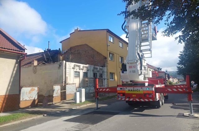 Tragédia v Košiciach, počas búracích prác domu sa prepadla strecha a zavalila robotníkov (foto)