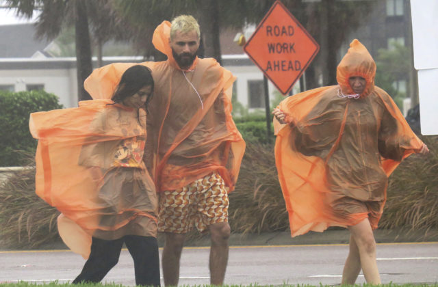 Hurikán Ian premenil ulice Floridy na rieky, takmer dva milióny domácností ostalo bez elektriny