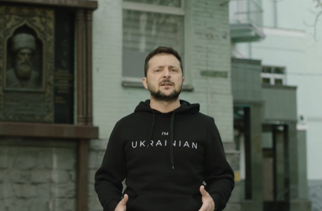 Zelenskyj vyzval Rusov, aby zastavili svojho prezidenta. Putin chce viac vojnu ako váš život, vyhlásil (video)