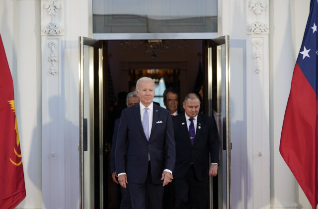 Podvod, vyhlásil Biden a odsúdil referendá na Ukrajine. USA podľa neho nikdy neuznajú, že ide o ruské územia