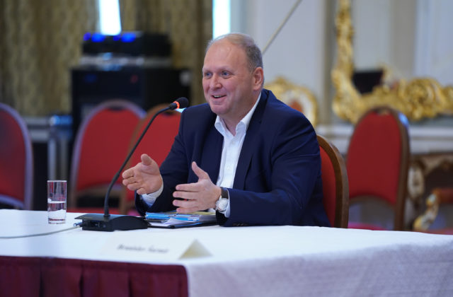 Za členov Rady ÚVO odporučila výberová komisia Šarmíra a Líšku, získali najviac bodov (foto)