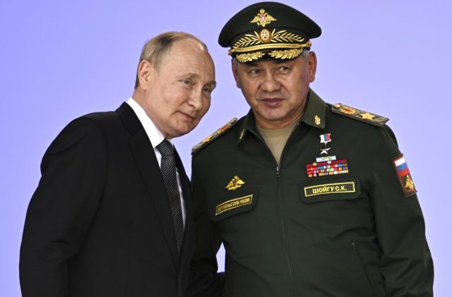 Putinove a Šojguve plány  usporiadať sily v západnom Rusku ako za sovietskej éry zrejme narazia na problém