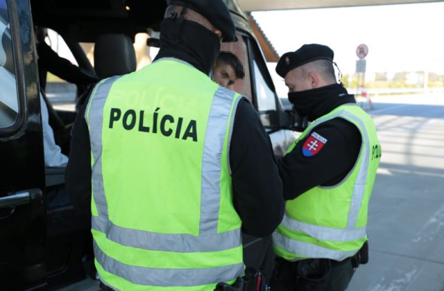 Slovensko má vraj migračnú vlnu pod kontrolou, podľa Mikulca boli prijaté opatrenia na odhalenie nelegálnych prisťahovalcov