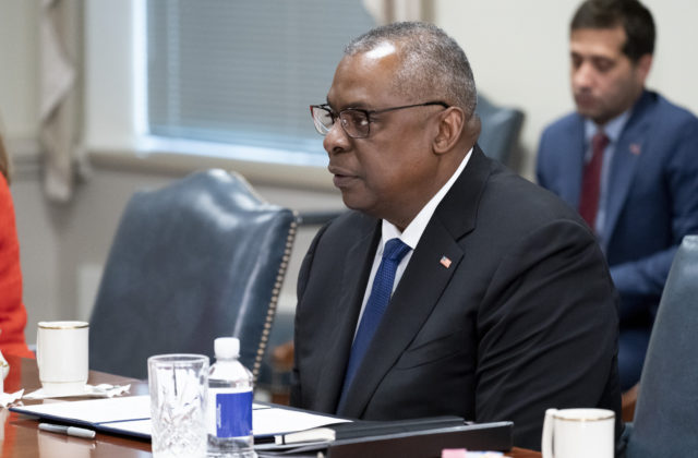 Získanie mesta Lyman ukrajinskými silami je povzbudzujúcim úspechom, hovorí americký minister obrany Austin