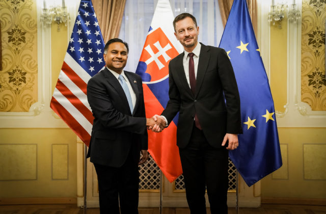 Premiér Heger sa stretol s novým veľvyslancom USA na Slovensku Gautamom Ranom