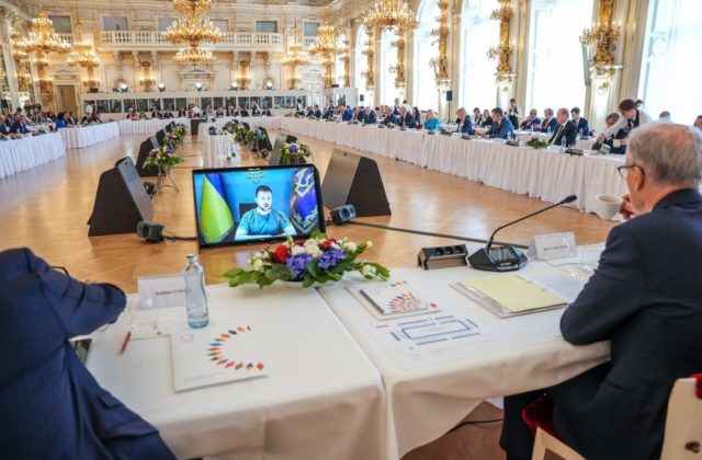 V Prahe sa stretli desiatky európskych lídrov, rokovanie sa sústredilo na aktuálne problémy kontinentu