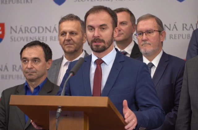 SaS nie je konštruktívnou opozíciou, jej cieľom je rozbitie vlády a pomsta Matovičovi, vyhlásil Šipoš (video)