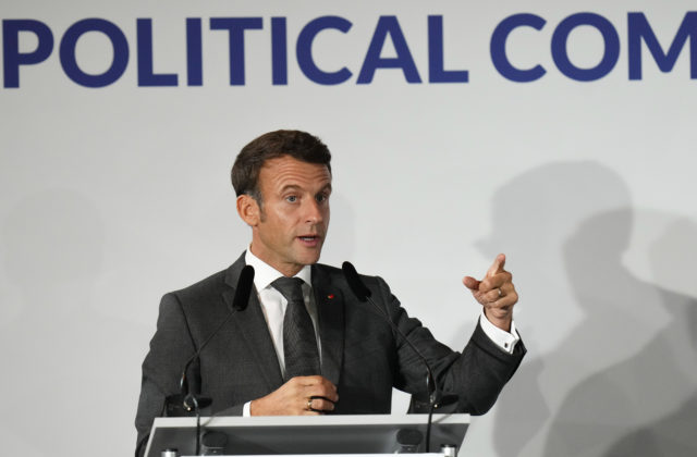 Arménsko a Azerbajdžan sa dohodli na rozmiestnení civilnej misie EÚ na spoločných hraniciach, na samite boli Macron či Pašinjan