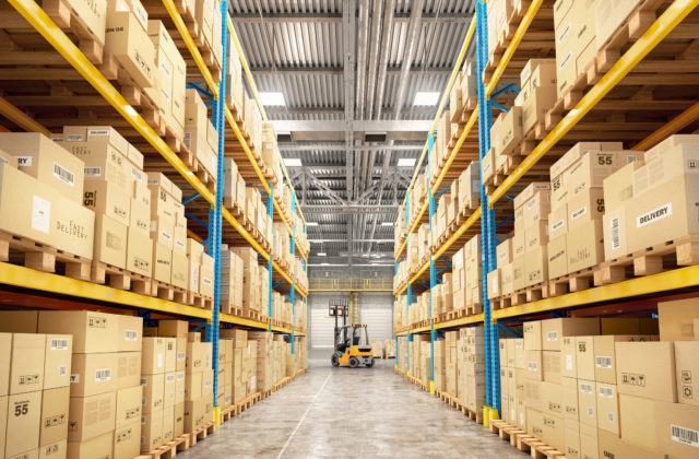 Slovenský dovoz aj vývoz pokračovali v raste, zahraničný obchod bude podľa analytika ešte nejaký čas deficitný