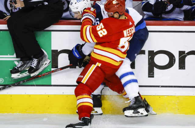 V Calgary si Flames zaviazali obrancu Weegara do leta 2031