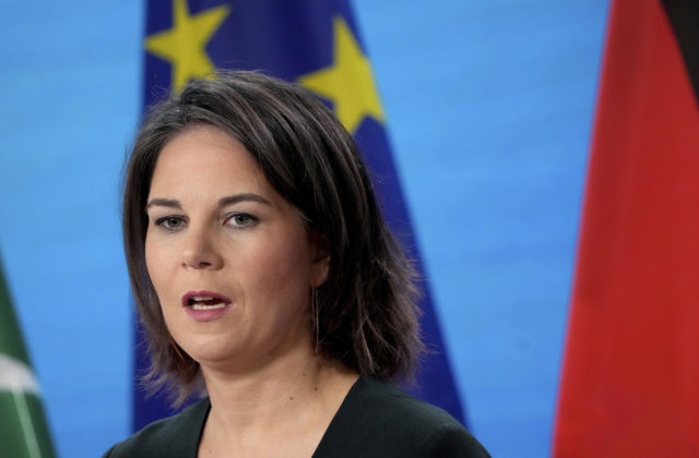 Brutálny prístup k demonštrantom v Iráne si vyžaduje tvrdú reakciu EÚ, Baerbocková vyzýva na uvalenie sankcií