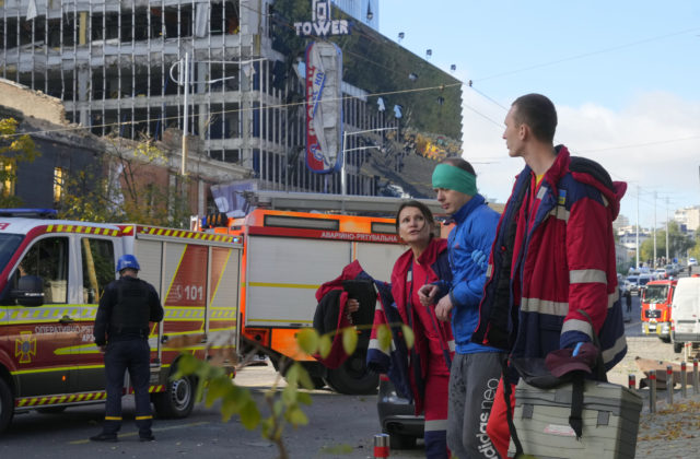 Kyjevom otriasli explózie, išlo o ruský raketový útok (video)