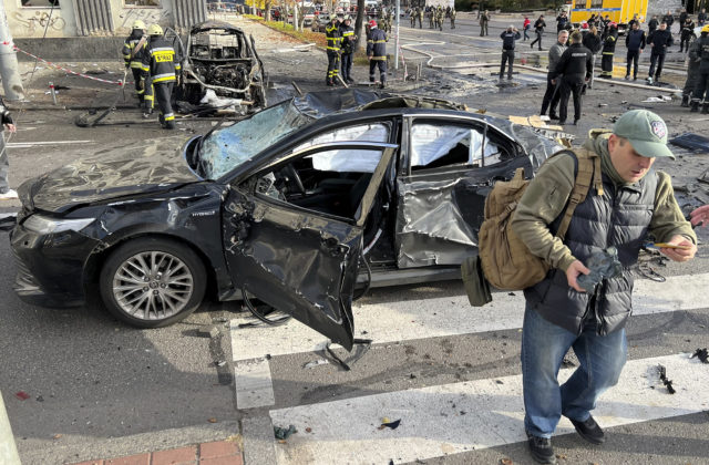 Eurokomisia odsúdila barbarské útoky na civilistov v Kyjeve a ďalších mestách, Poľsko volá po sprísnení sankcií (foto)